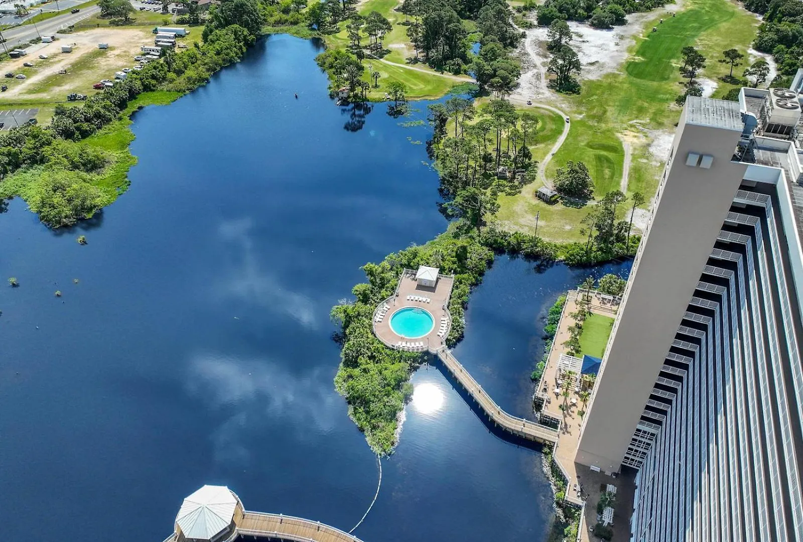 The Blue Turtle At Laketown Wharf Daire Panama City Beach